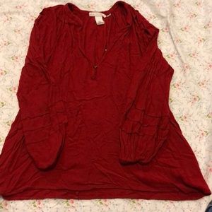 Flowy red shirt with cinched sleeves